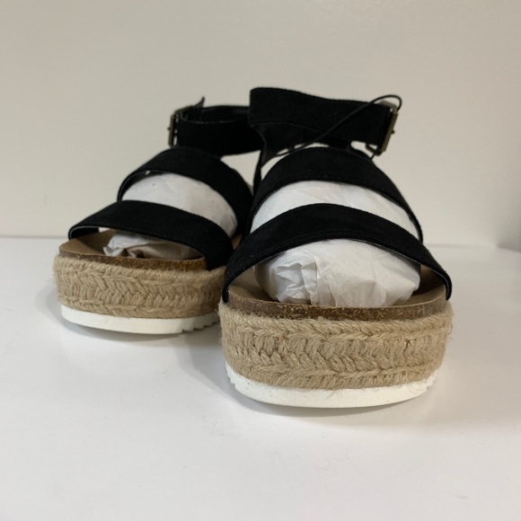 Black Chunky Sandals 8 Wide by Universal Threads - Picture 11 of 16